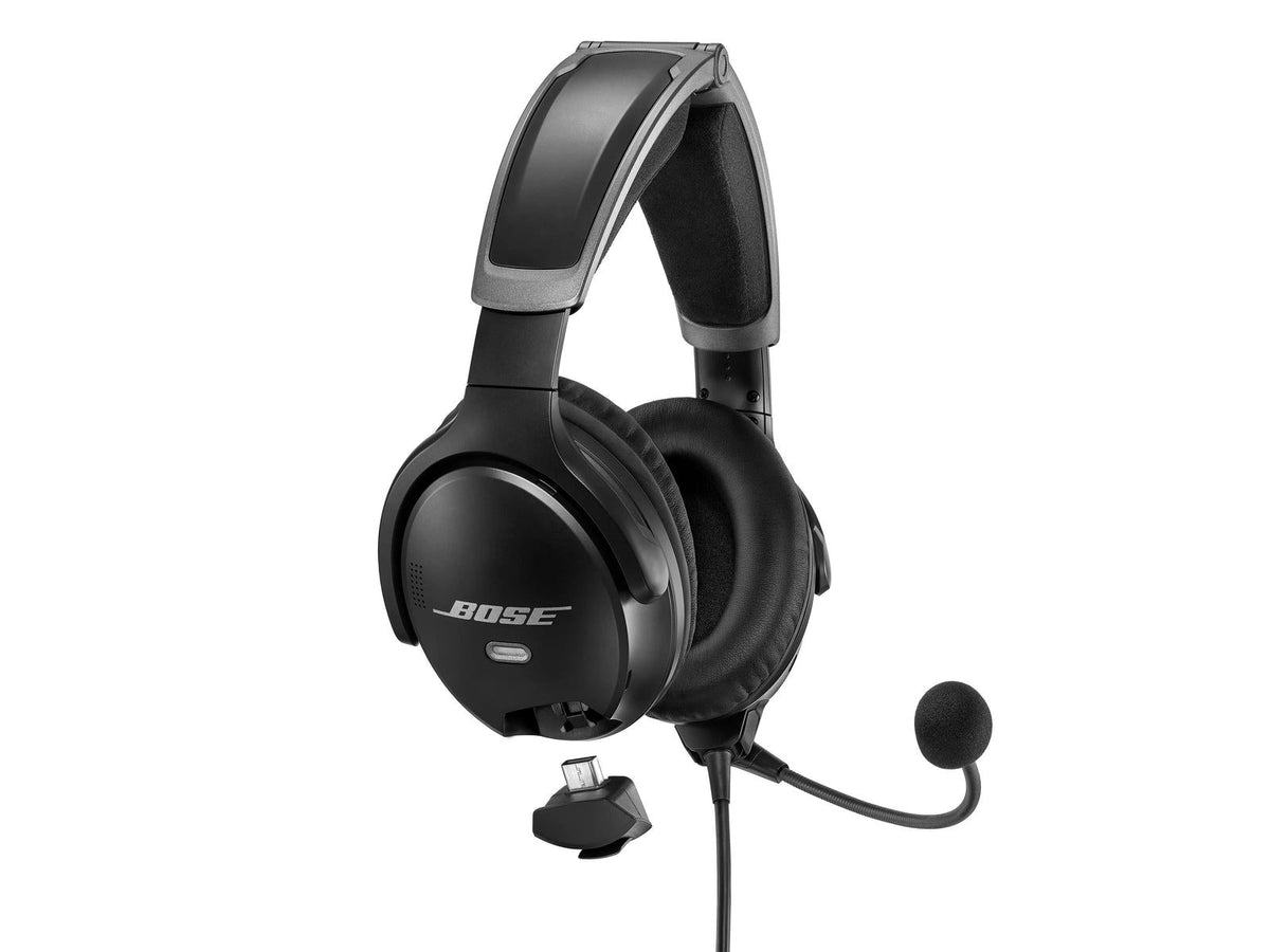 Bose A30 con el micrófono y el cable cambiados de lado y la tapa de terminación fuera (foto oficial de Bose)