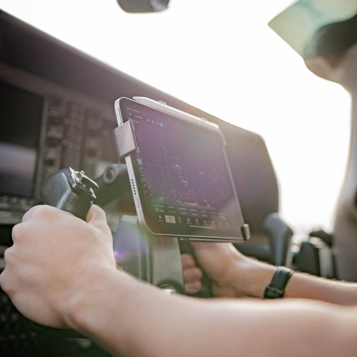 Soporte RAM EZ-Roll'r de Yugo para iPad mini 6 y mini 7 (A17 Pro) (RAM-B-121-AP36U) - vista 6 - Aero Tienda